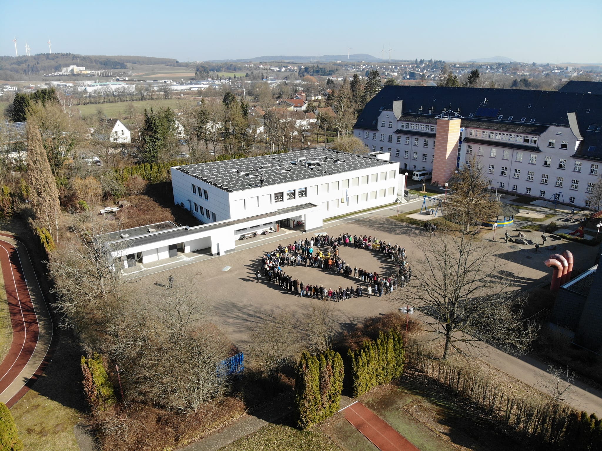 Peace%20Zeichen%20auf%20dem%20Schulhof%20der%20Louis-Braille-Schule%20Lebach